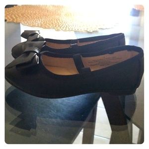 Black bow used toddler shoes
